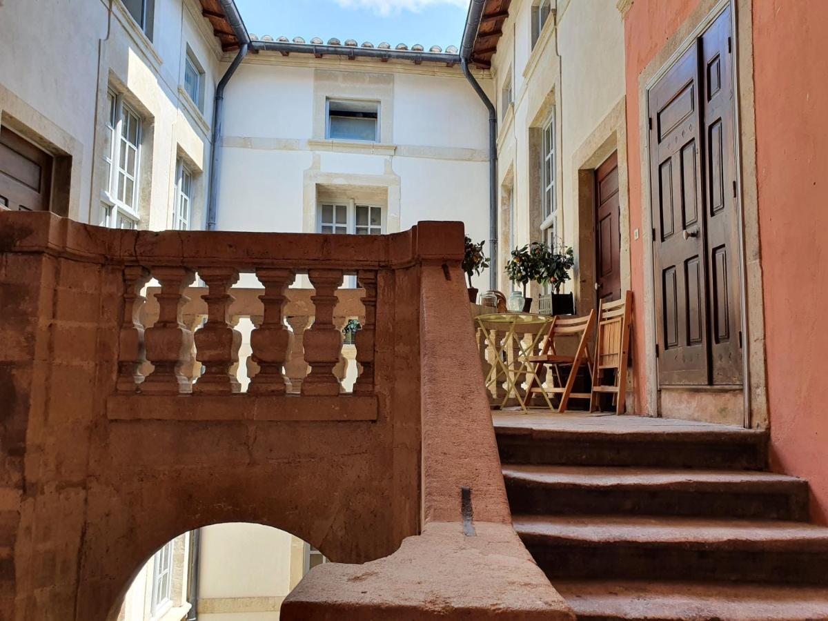 Au Coeur Du Centre Historique - Immeuble Classe - Terrasse - Climatise Nimes Luaran gambar