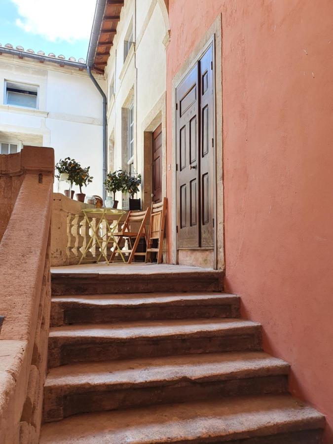 Au Coeur Du Centre Historique - Immeuble Classe - Terrasse - Climatise Nimes Luaran gambar