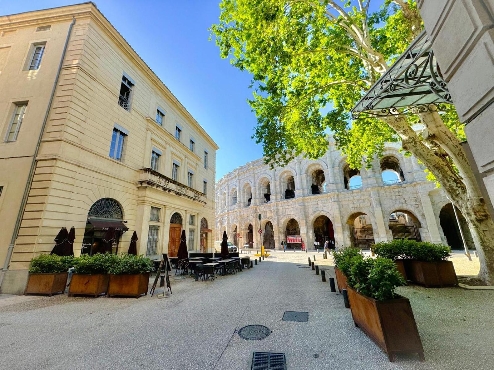 Au Coeur Du Centre Historique - Immeuble Classe - Terrasse - Climatise Nimes Luaran gambar