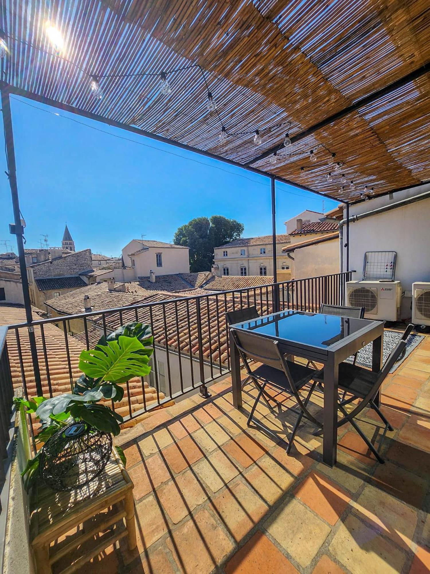 Au Coeur Du Centre Historique - Immeuble Classe - Terrasse - Climatise Nimes Luaran gambar